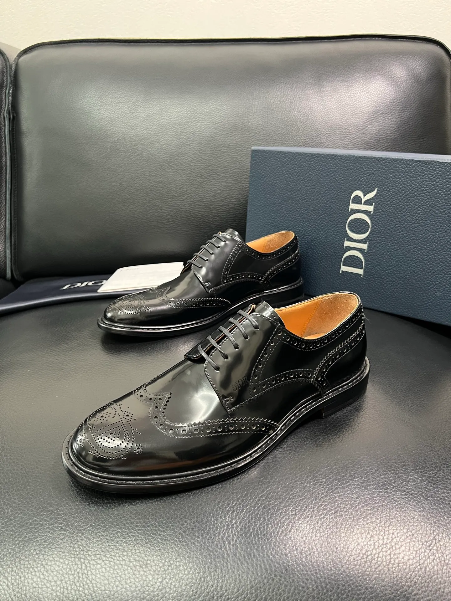Men's shoes 💰940 Dior top purchasing agent, synchronized with Dior counters, original factory configuration, imported Italian cowhide, fully imported water-dyed cowhide lining, sole: original factory special supply, original sole super comfortable, original factory follow-up order 🔍🔍High quality, welcome to compare, code number 39-44 (can be ordered 38 45 46) 85868